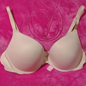 Victoria Secret Pink push up bra size 34A NWT